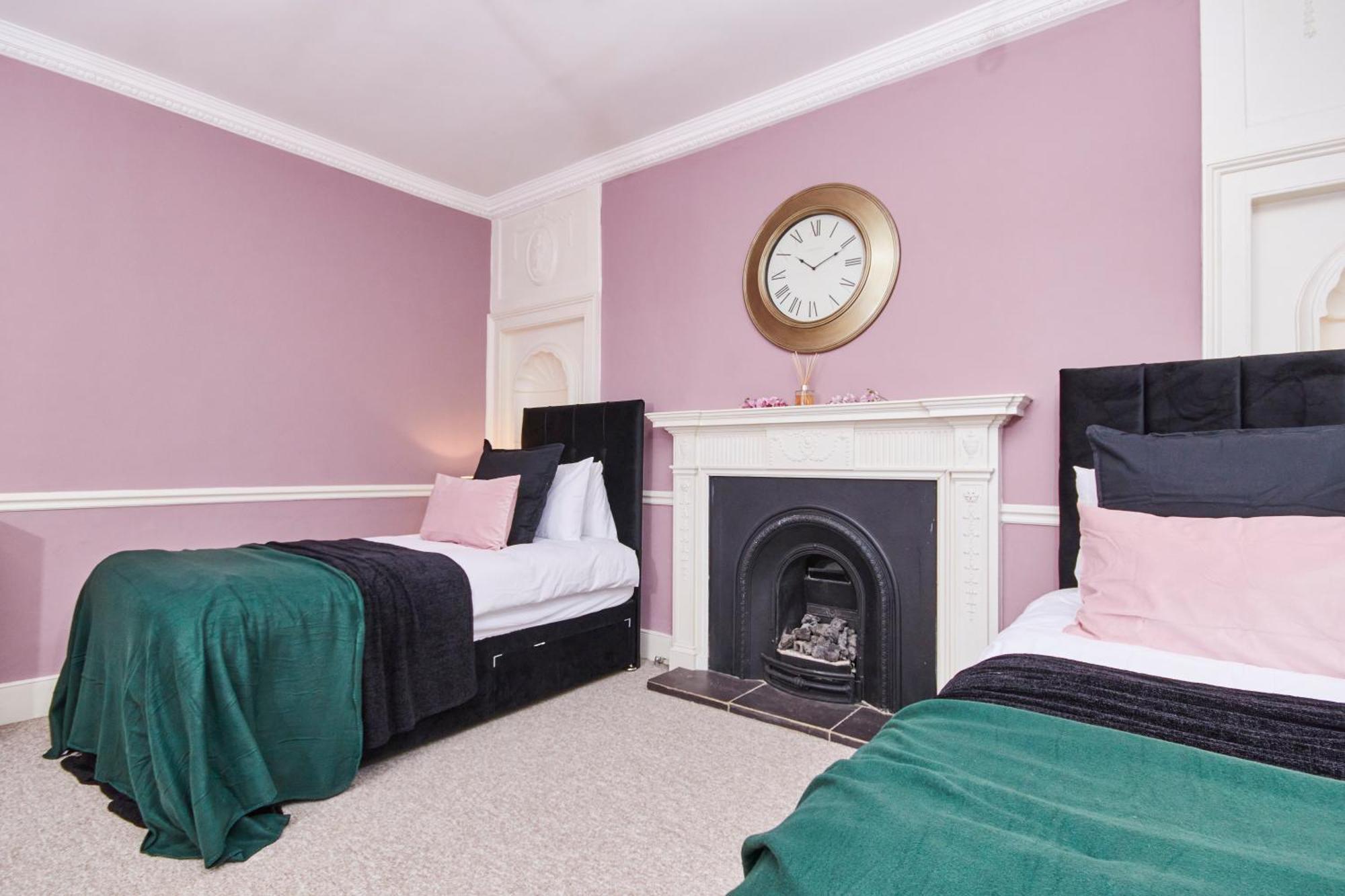 Beautiful 2Bedroom 4 Actual Beds House With Wifi By Purestay Bath Exterior foto